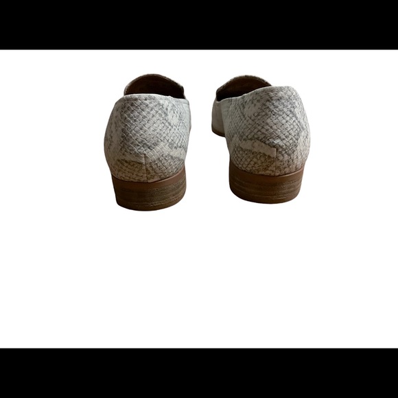 Franco Sarto Size 9 Gray and off-white snakeskin loafer - Picture 1 of 5